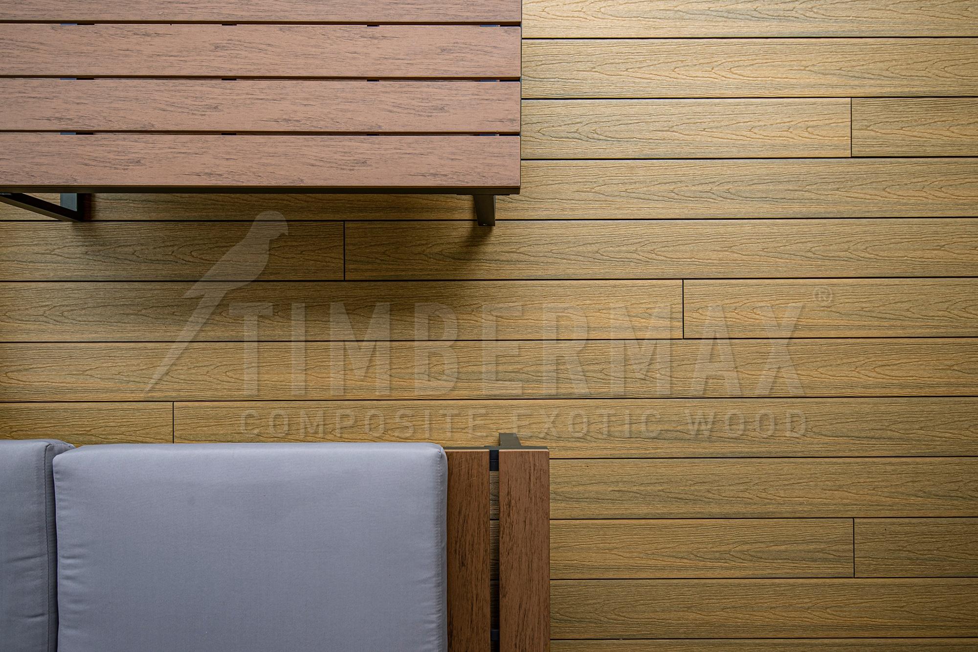 detail fasádního obkladu imitace dřeva z kompozitních desek na fasádu