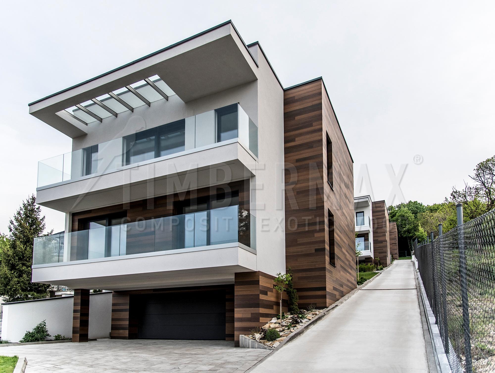 moderní dům s odvětranou fasádou z kompozitních desek TIMBERMAX
