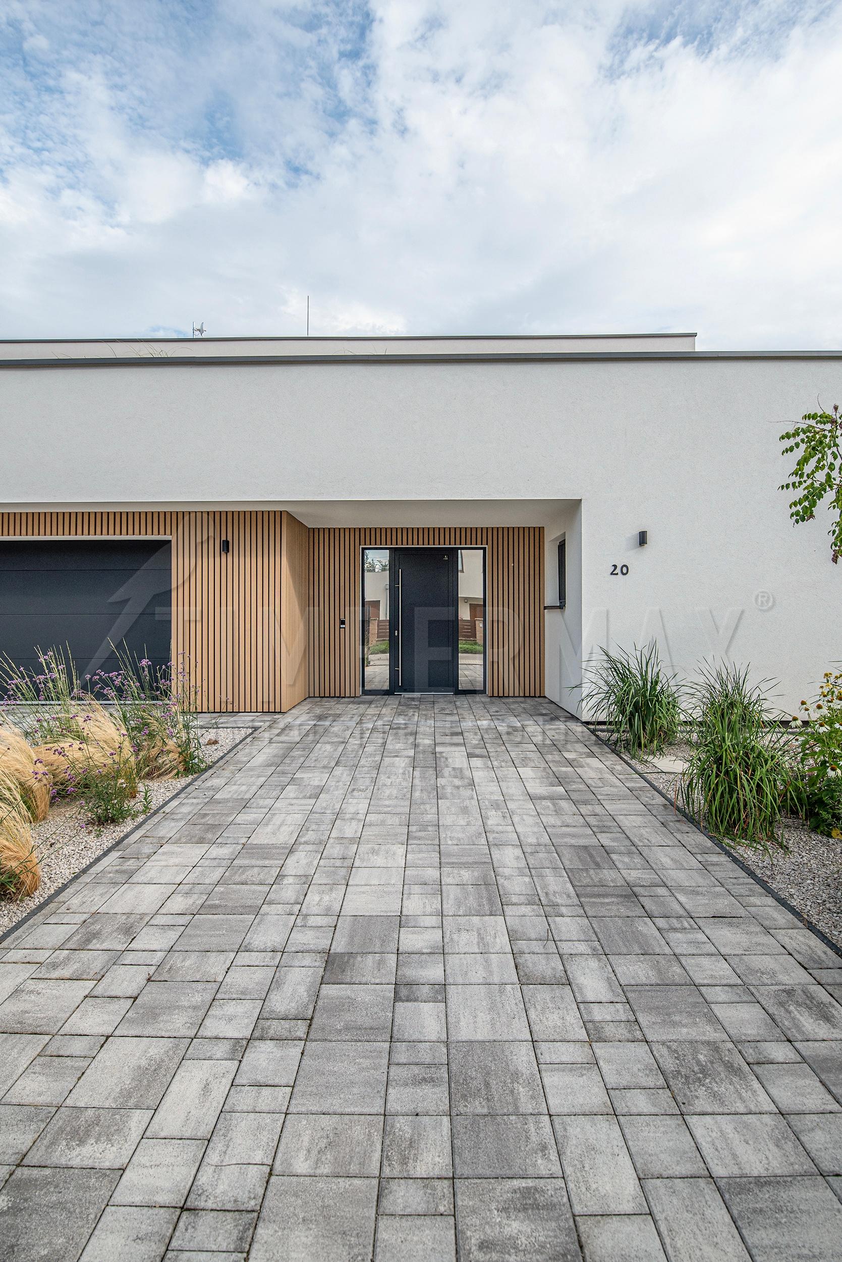moderní architektura domu s lamelovou fasádou designový fasádní obklad