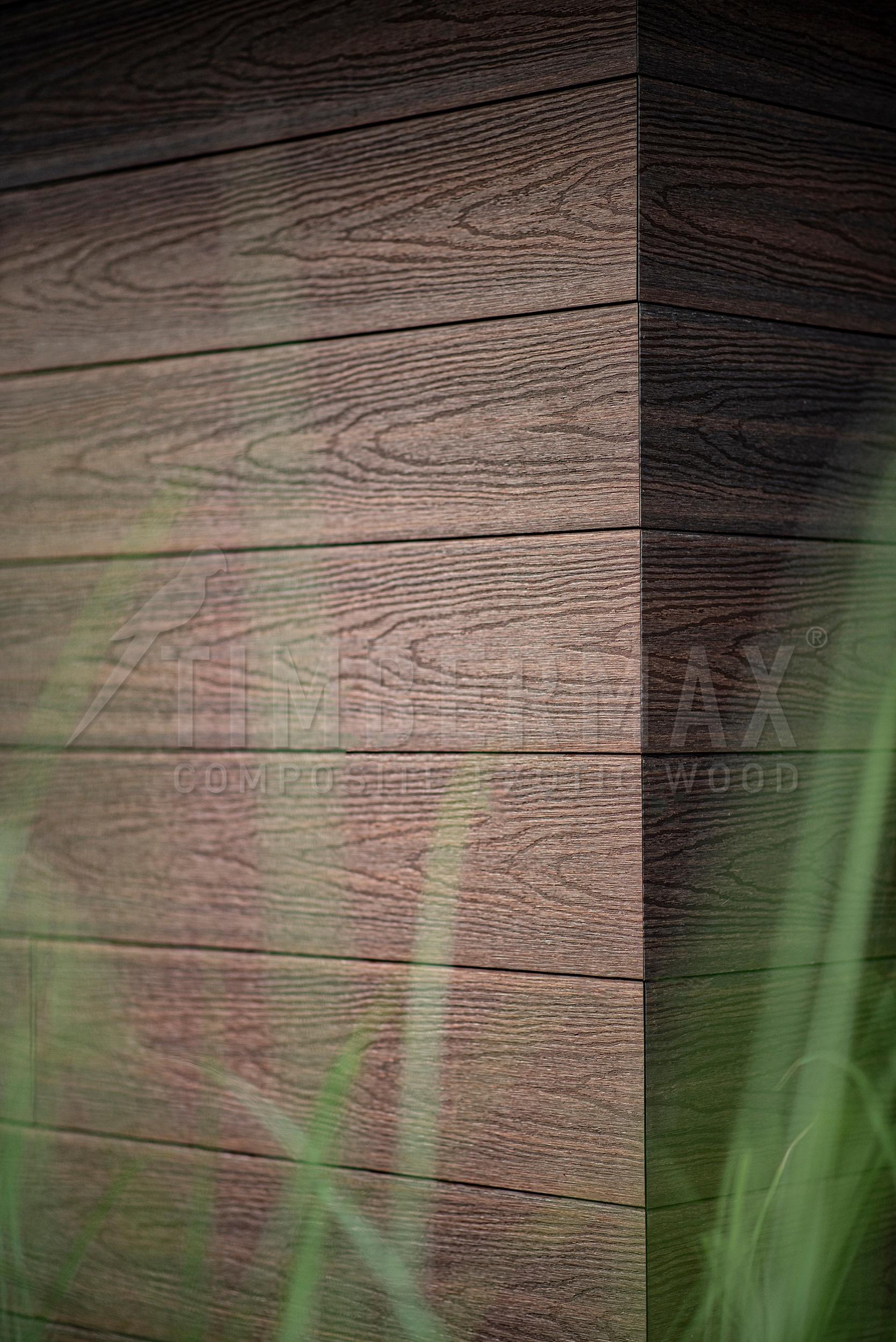 detail fasádního obkladu imitace dřeva na moderní odvětrané fasádě